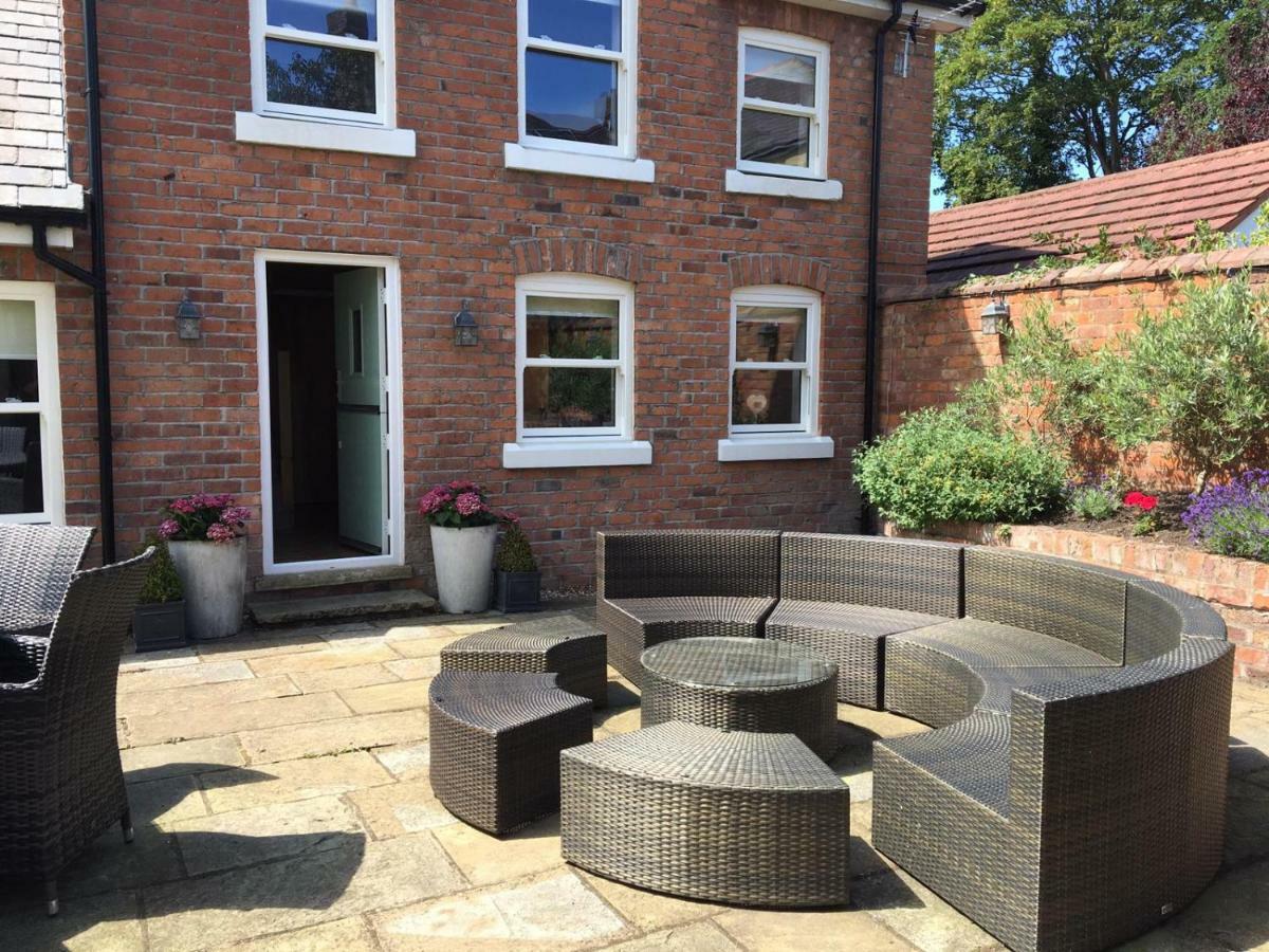 The Coach House Villa Southport Exterior photo